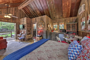 Snuggle Inn Wimberley Cabin with Fire Pit and Deck